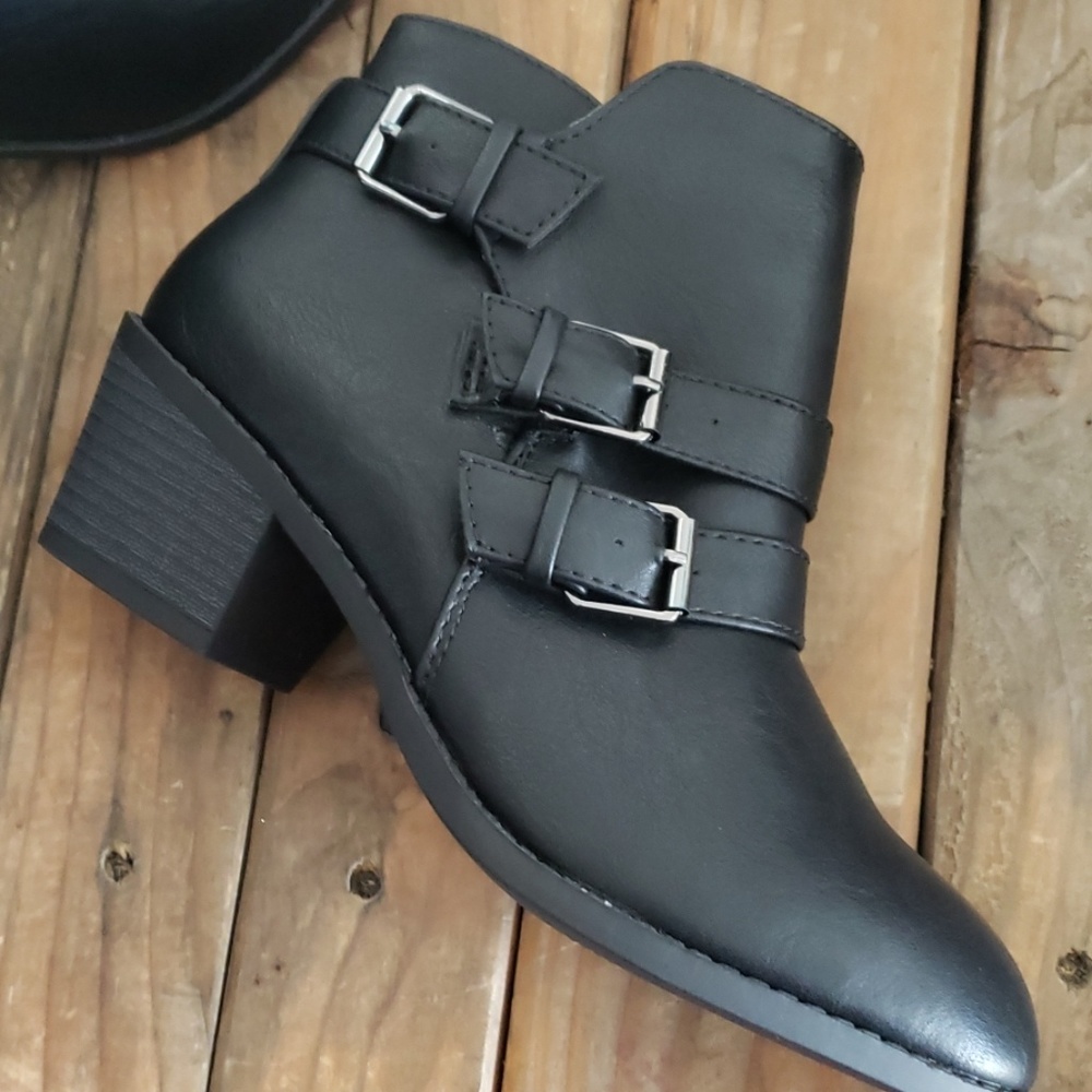 Black booties 3 buckles